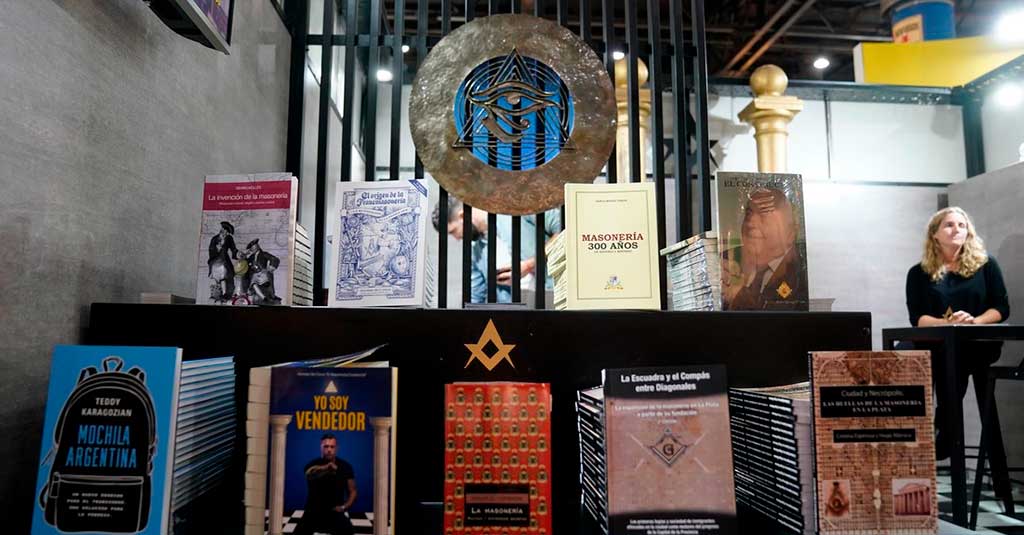 ¿Qué hacen los masones en la Feria del Libro?